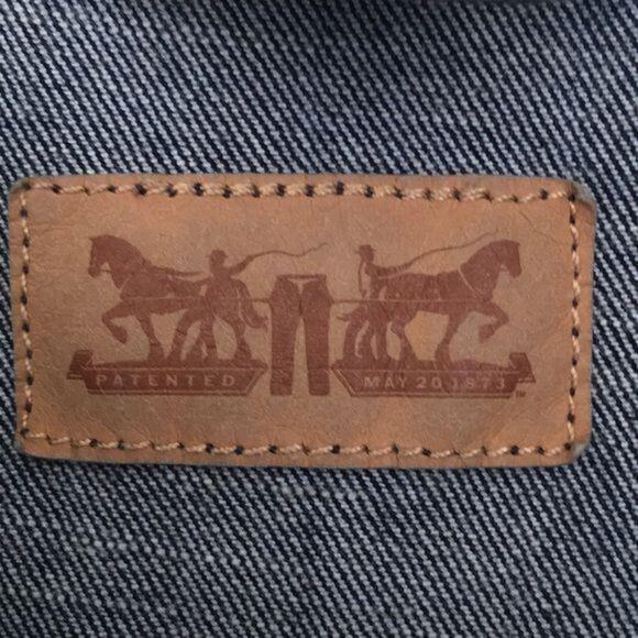 Levi’s jean jacket dark wash SIZE SMALL Like new cond - Picture 4 of 9